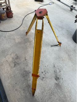 Heavy-duty wooden legs surveying tripod