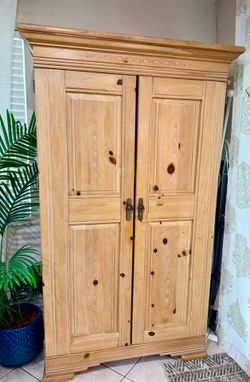 Solid Wood Queen Bedroom Set. Queen bed frame, dresser, armour, and nightstand by Carl’s Furniture