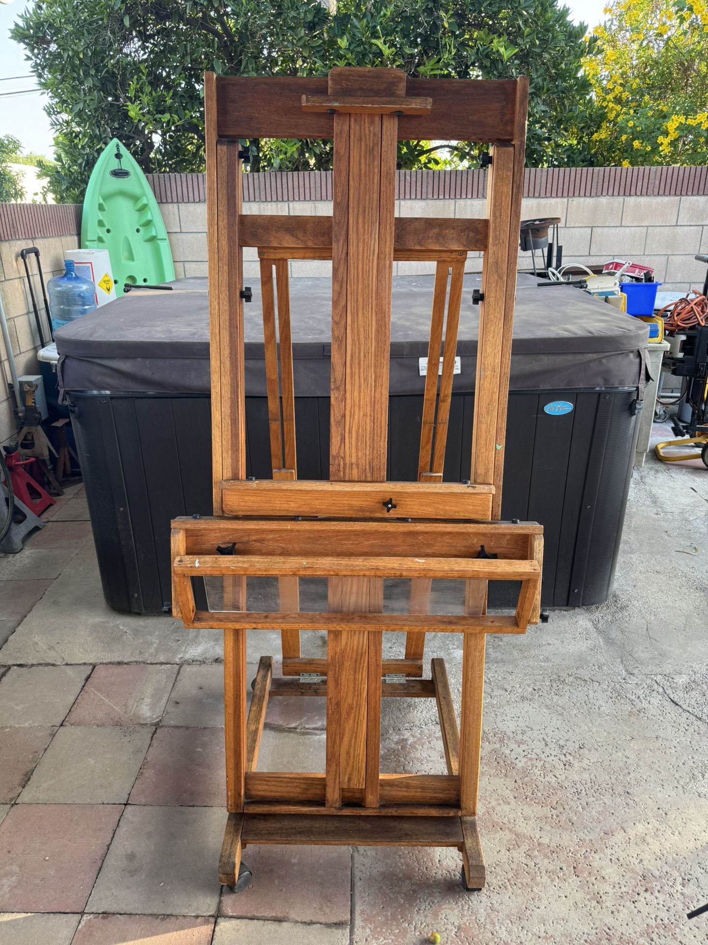 Professional Solid-Wood Studio Easel on Wheels – Adjustable, Heavy-Duty