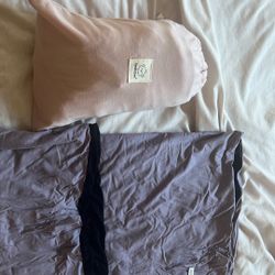 2 soft baby carriers 