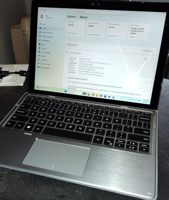 Dell Laptop 2 In 1 Tablet