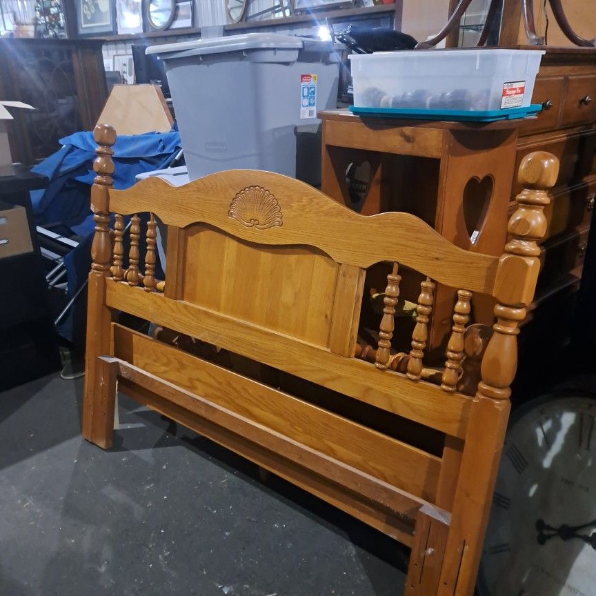 Queen Bed With Frame 