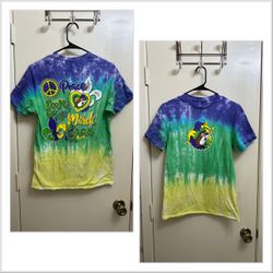 Buc-ees Peace Love And Mardi Gras T Shirt Size Small