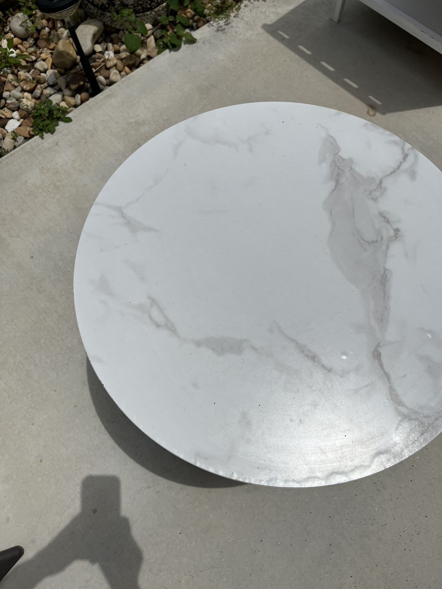 lightweight round table measures 23.5"