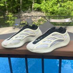 Yeezy 700 V3