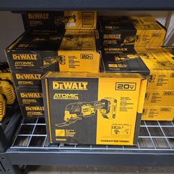 DEWALT DCS354D1 ATOMIC 20V MAX* Brushless Cordless Oscillating Multi-Tool Kit