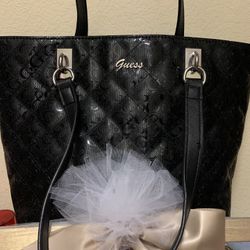 Beautiful Guess Purse.   $20. Firm