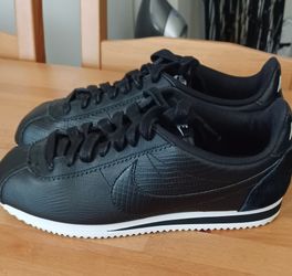 Excellent Condition NIKE Cortez Premium Black Leather Women's size 9
