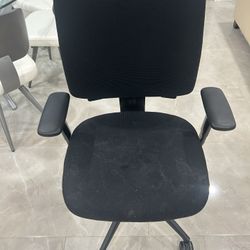 USED-Black Office Chair 