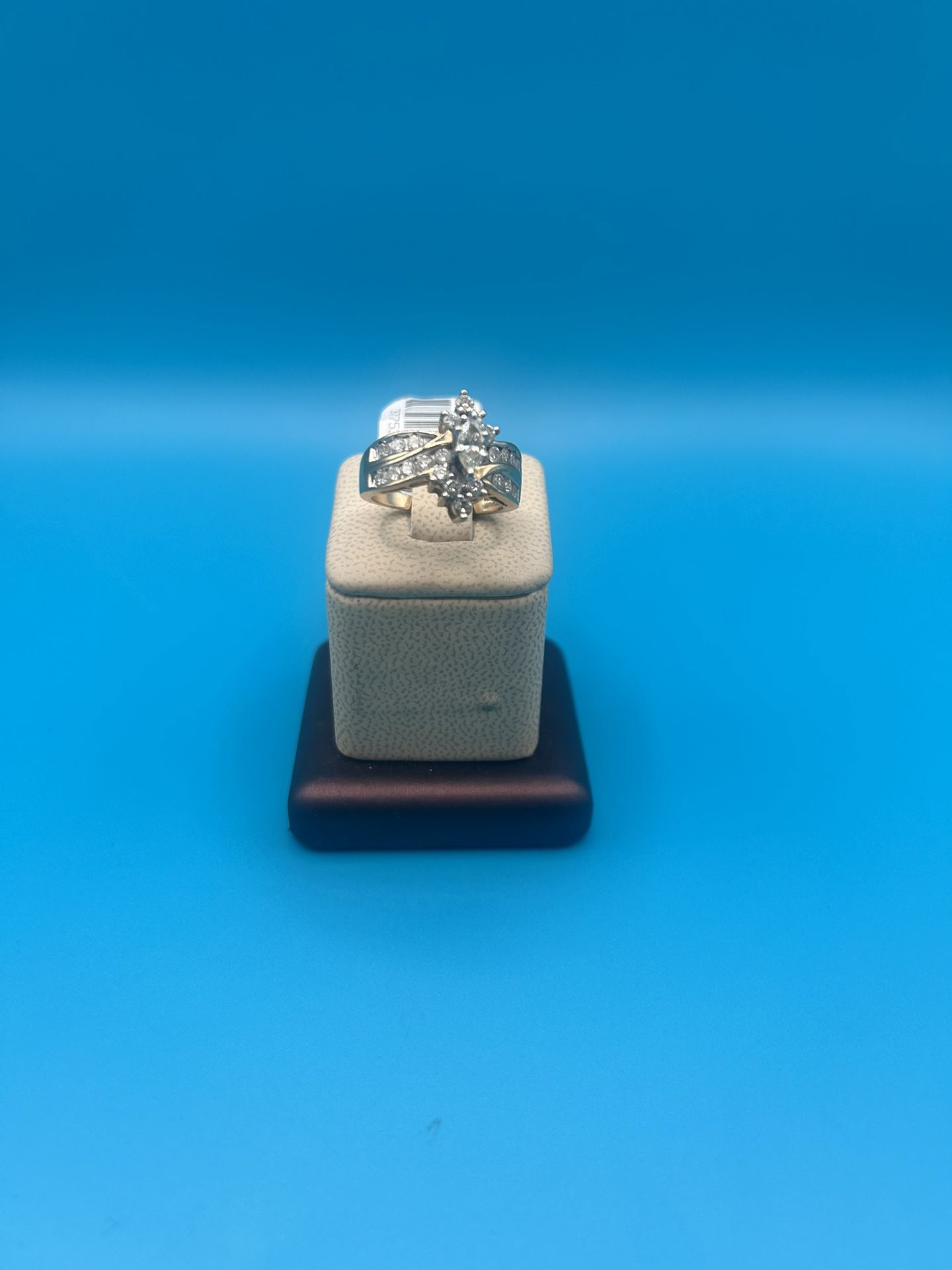10kt Cluster Diamond Ring