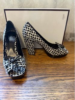 Coach 6.5 Women’s Signature Black & White Peep Toe Pumps Heels Shoes + Box