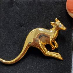 Gold Tone Kangaroo Brooch With Clear Rhinestone Eye