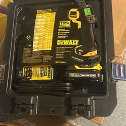 DeWalt DCT414S1 12v Infrared Thermometer Kit W/ Battery & Charger Tested Good