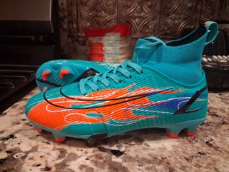 Soccer cleats us size 4.5youth