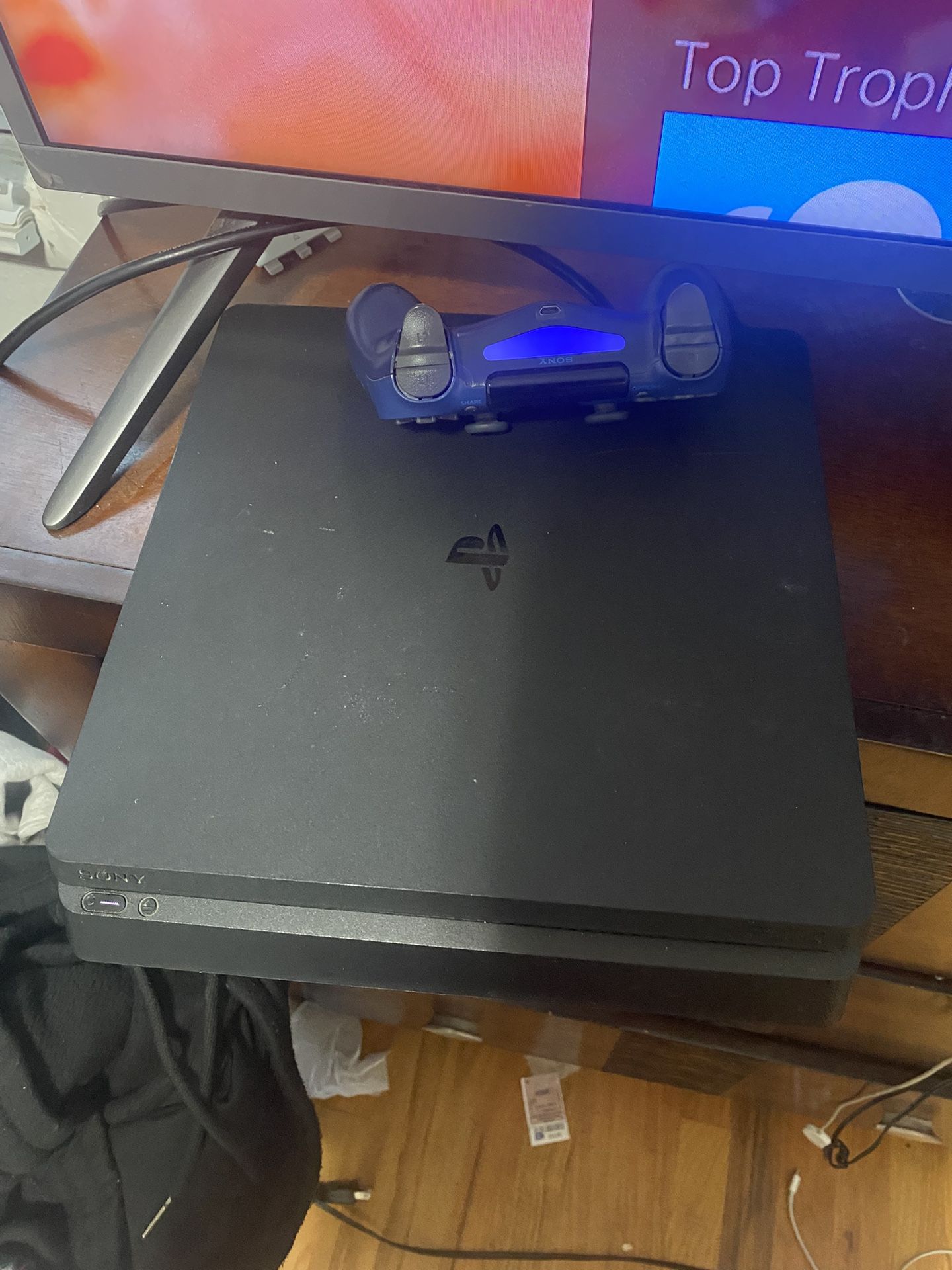 PS4 Slim Console 