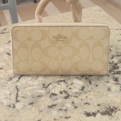 New Coach Standard Size Wallet $50