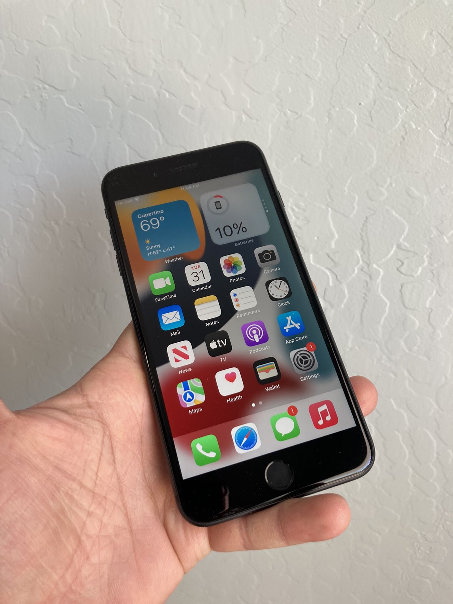 iPhone 8+ Plus. Like New And Unlocked!