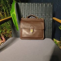 **Pristine Soft Leather Vintage Coach Messenger