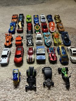 Lot of 32 Hot Wheels Diecast Cars - Various Makes & Colors