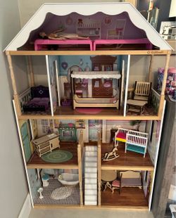 Kidkraft wooden dollhouse