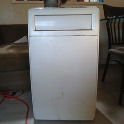 LG 12,000 BTU PORTABLE AIR CONDITIONER 