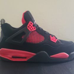 Jordan 4s Red Thunder Size 9.5 