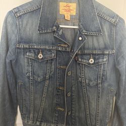 Women’s Levi’s Denim Jacket (authentic) 