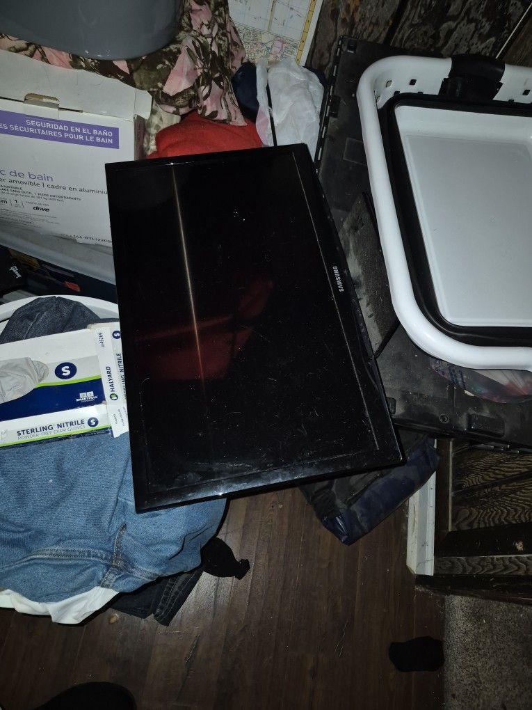32 Inch Flatscreen TV