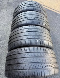 295/40/20 Pirelli Selling a set of 4 tires in excellent condition 🫡