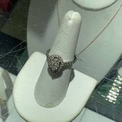 14KT White Gold 3.7 Grams 0.96 TCW Size 7.5 Diamond Ring