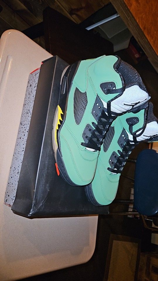 DS Nike Air Jordan Retro 5 SE Oregon (Size 9.5)