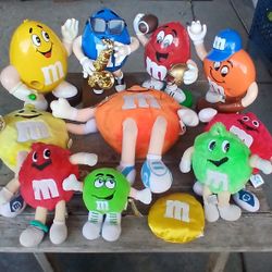 M&M 1990 Vintage 11 Figures
