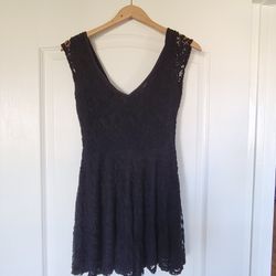 🔥 Closet Clear-Out Sale! Everything $3.99 🔥
