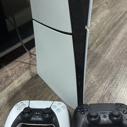 PS5 Comes With 2 Controllers VERY GOOD CONDITION