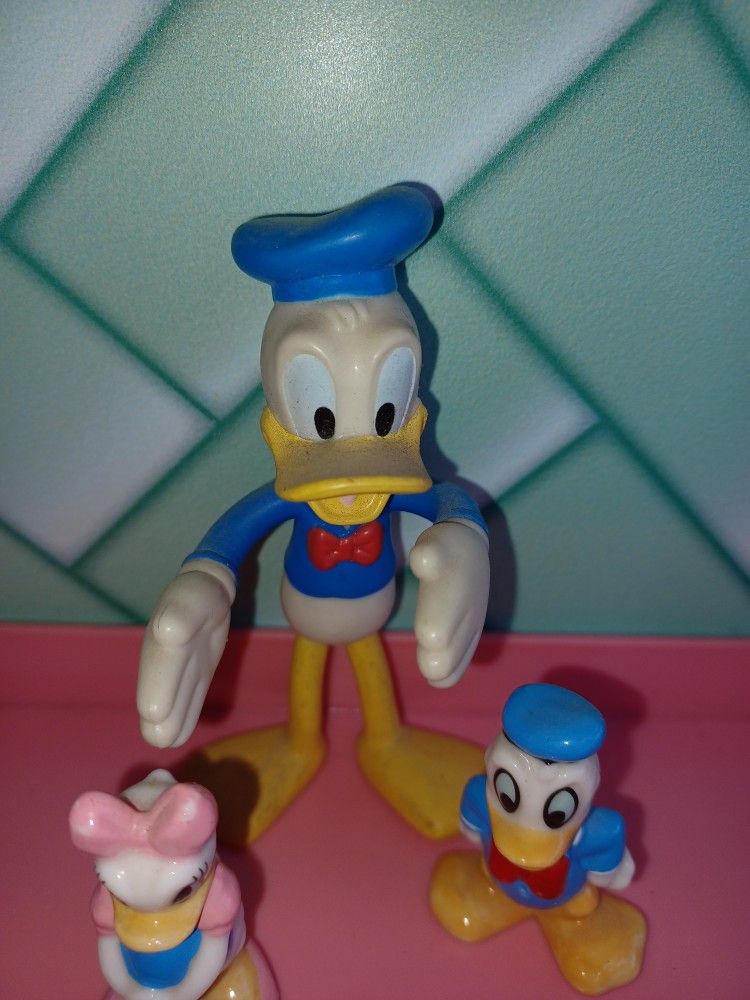 Donald And Daisy Duck Figures,3