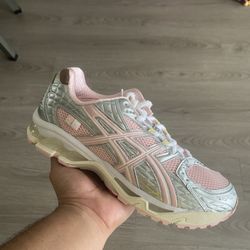 Vandy the Pink ice cream asicis