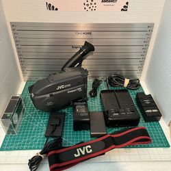 JVC BUNDLE Video Movie GR-AX30  VHS Camcorder For Parts or Repair Not Focusing.