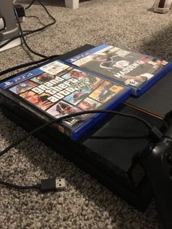 *Great Condition PS4* comes with NBA 2k18, Madden 18, GTA 5, and a controller