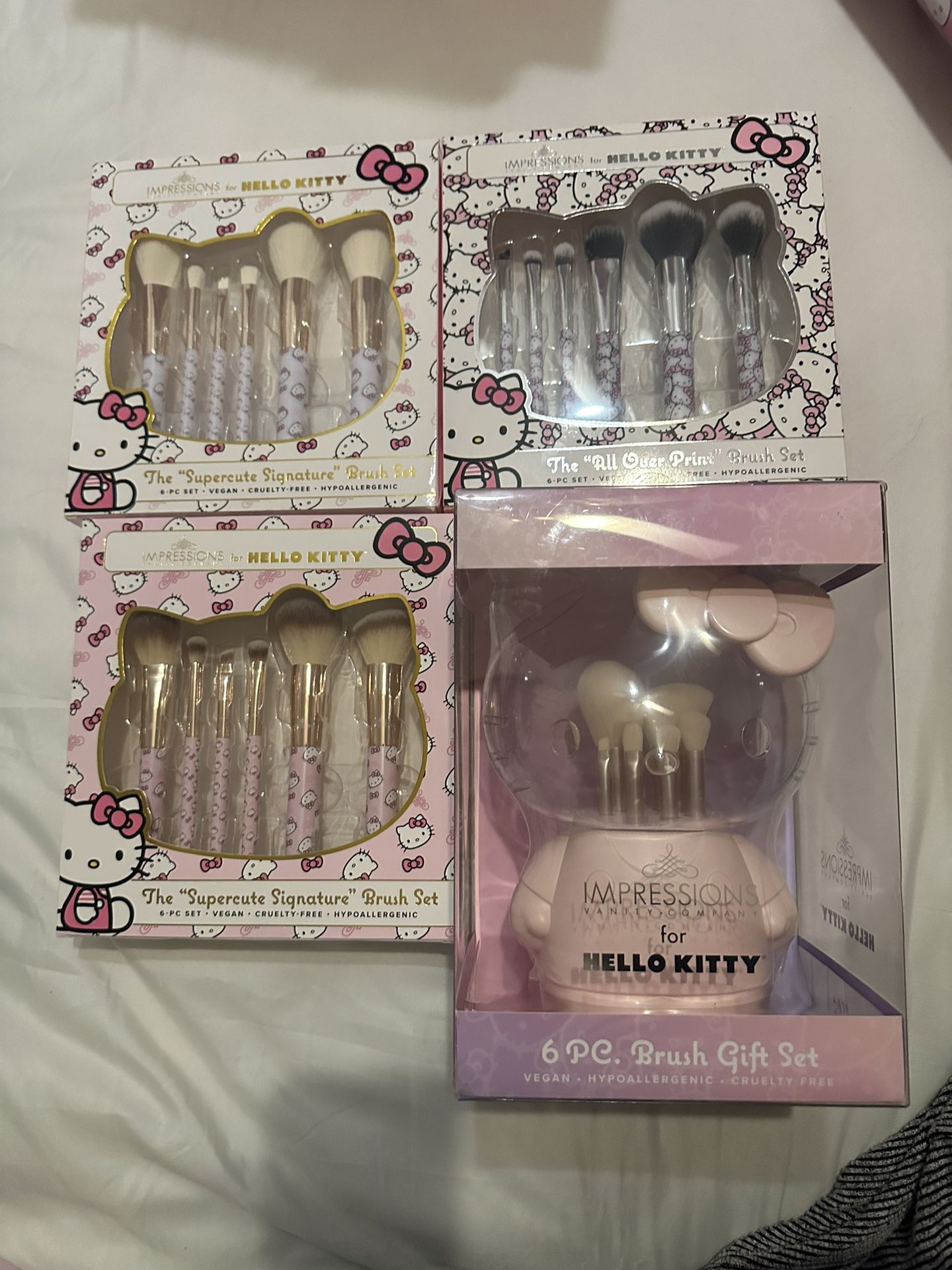 HELLO KITTY MAKEUP BRUSHES