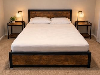 Cama full con colchon y mesas de noche. Full size bed with mattress and side tables