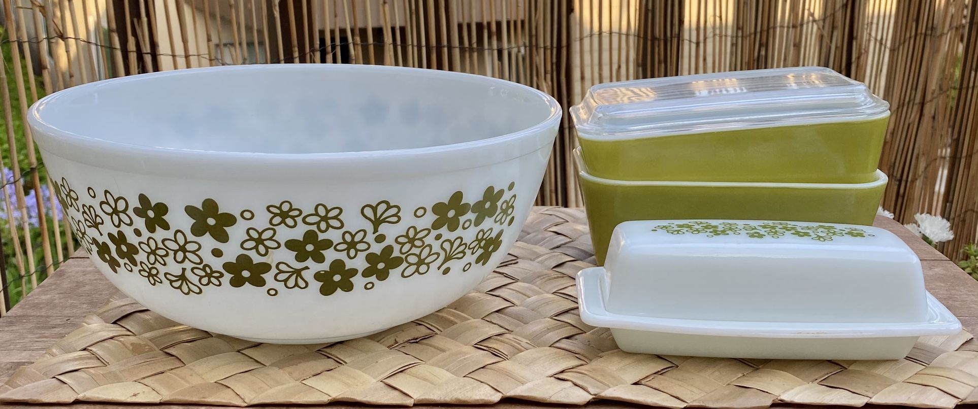 Green Vintage Pyrex Collection 🥑