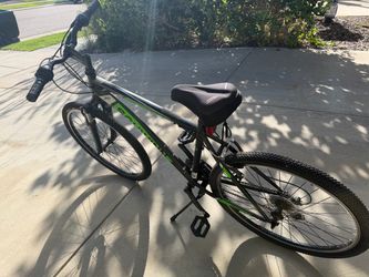 Schwinn Sidewinder 26” Mountain Bike + NEW Tube & Tire Levers — need gone by 9/15