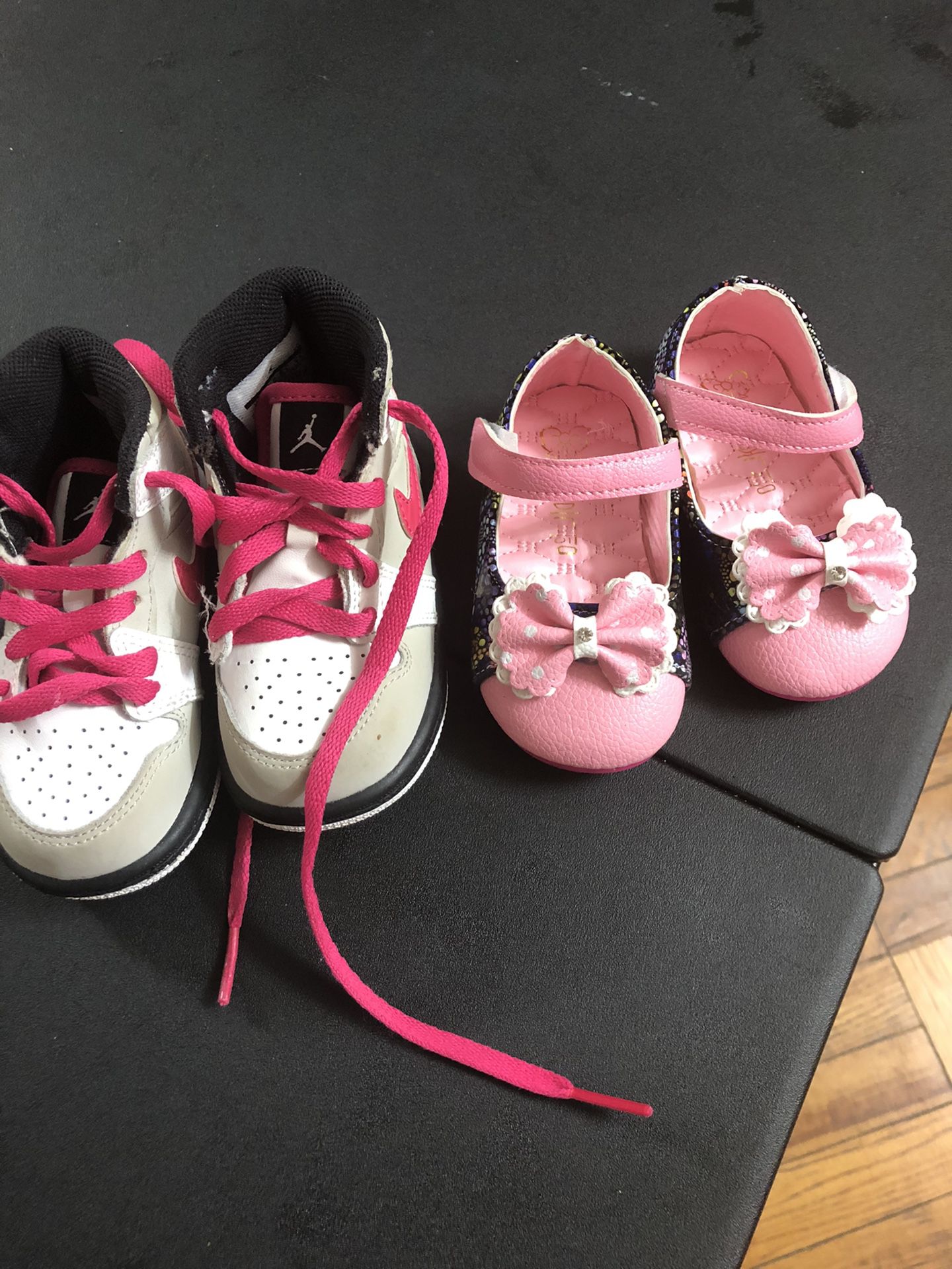 Baby girl shoes both shoes $10