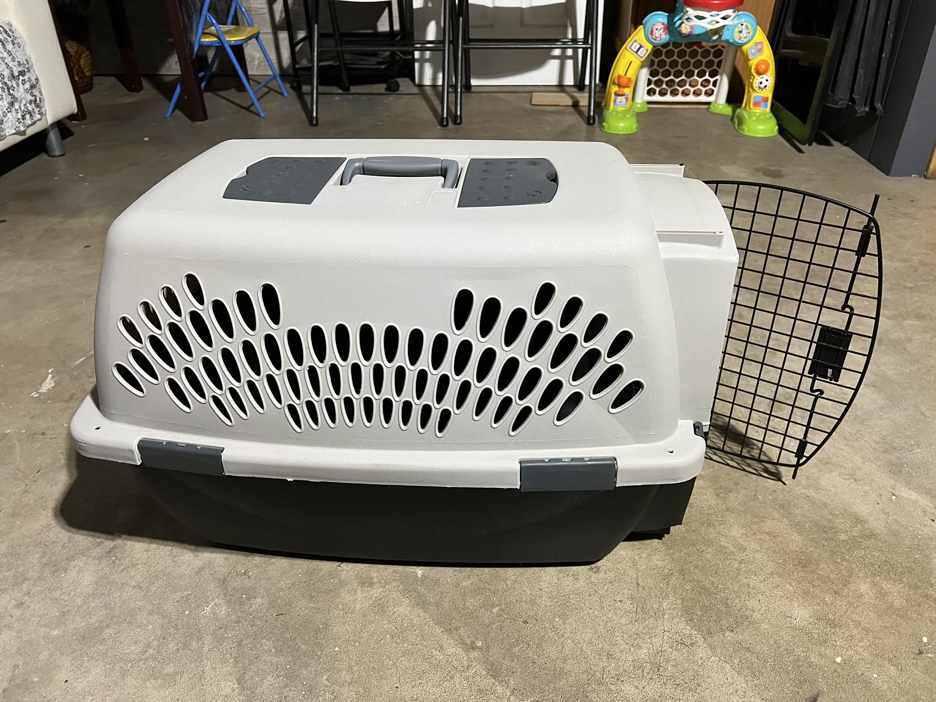 Dog Crate , Used In Good Condition $25