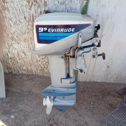 9.9 Evinrude Outboard Boat Motor. 