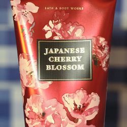 
Bath & Bodyworks (
Moisturizing Body Wash | Japanese Cherry Blossom)