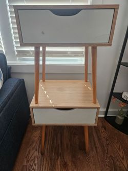 2 nightstand tables