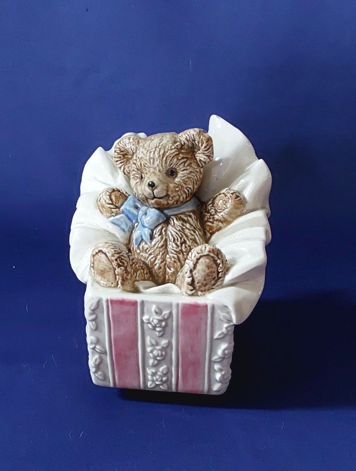 Vintage ceramic music box by Otagiri Japan.