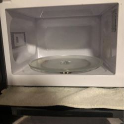 Black +decker Very Clean And Very Strong Microwave 