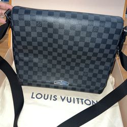 Louis Vuitton messenger bag for Sale in Oxnard, CA - OfferUp